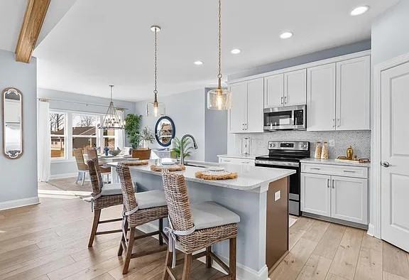 22420 Jayda Dr - Photo 5 of 17