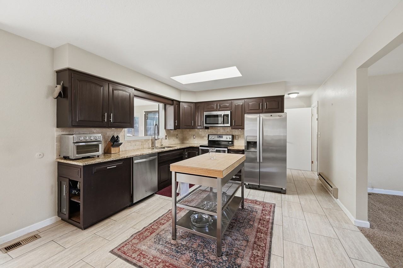 1040 S Fulton St - Photo 4 of 40