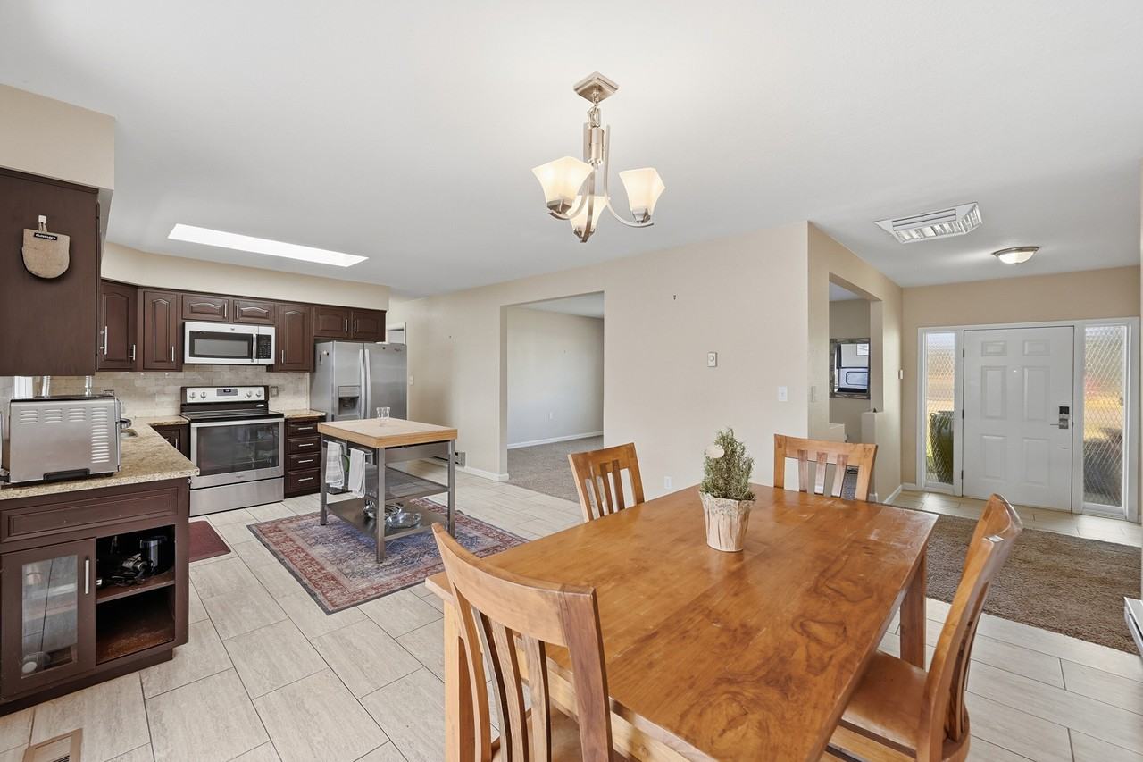 1040 S Fulton St - Photo 7 of 40