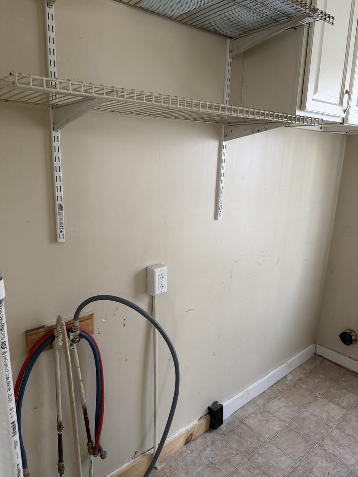 13 Moores Ct #1 - Photo 3 of 11