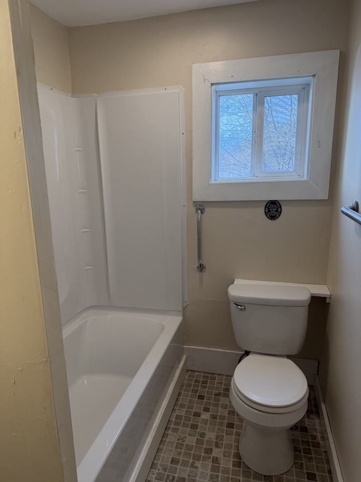 13 Moores Ct #1 - Photo 5 of 11