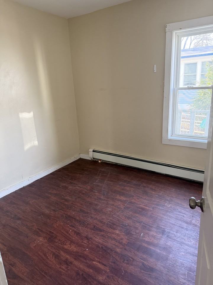 13 Moores Ct #1 - Photo 6 of 11