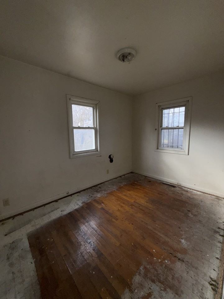 3221 Burgess St - Photo 3 of 12