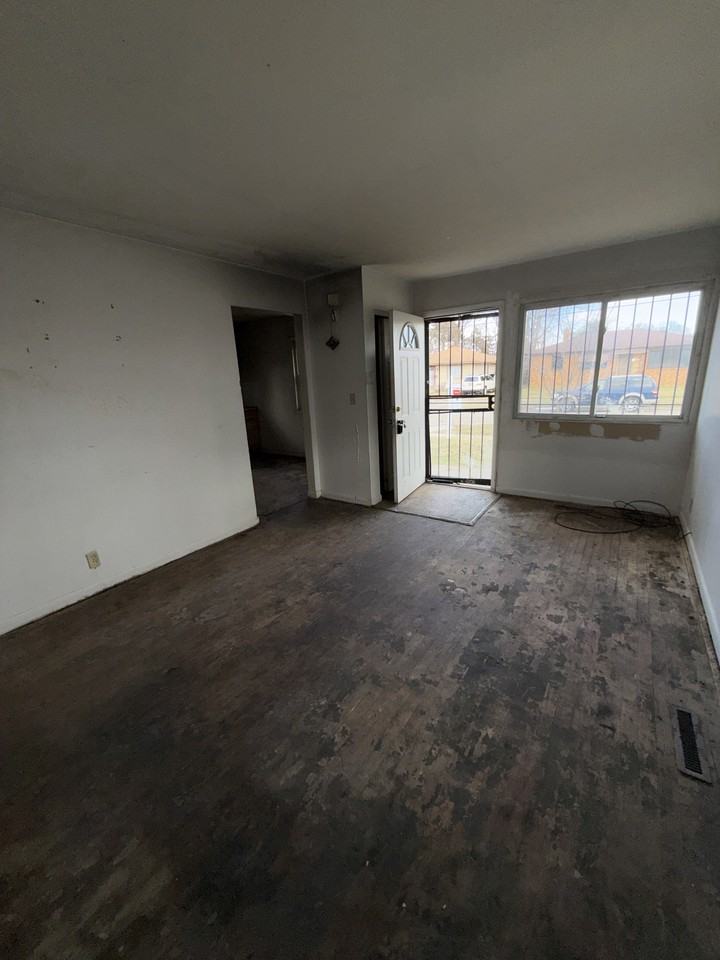 3221 Burgess St - Photo 6 of 12