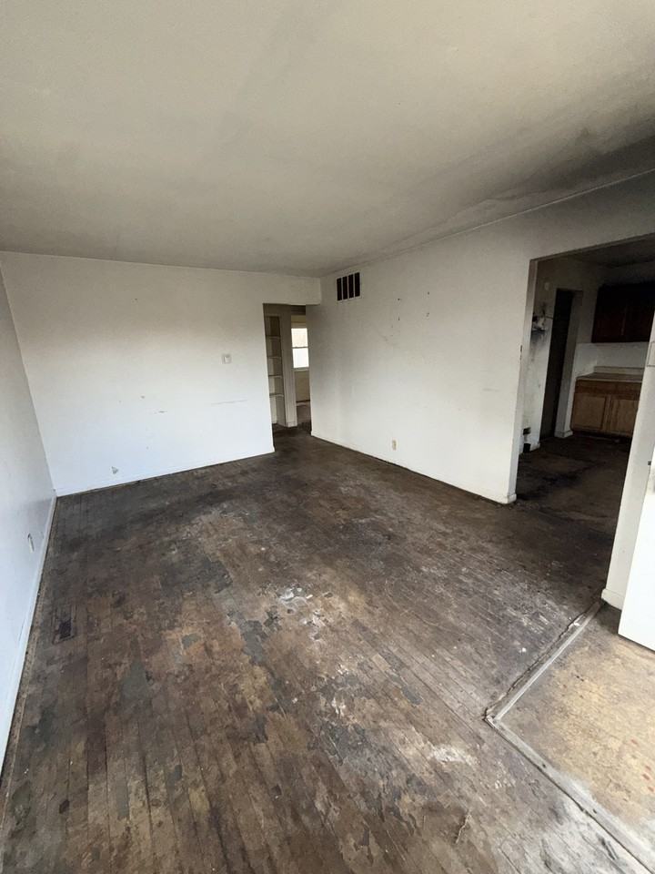 3221 Burgess St - Photo 7 of 12