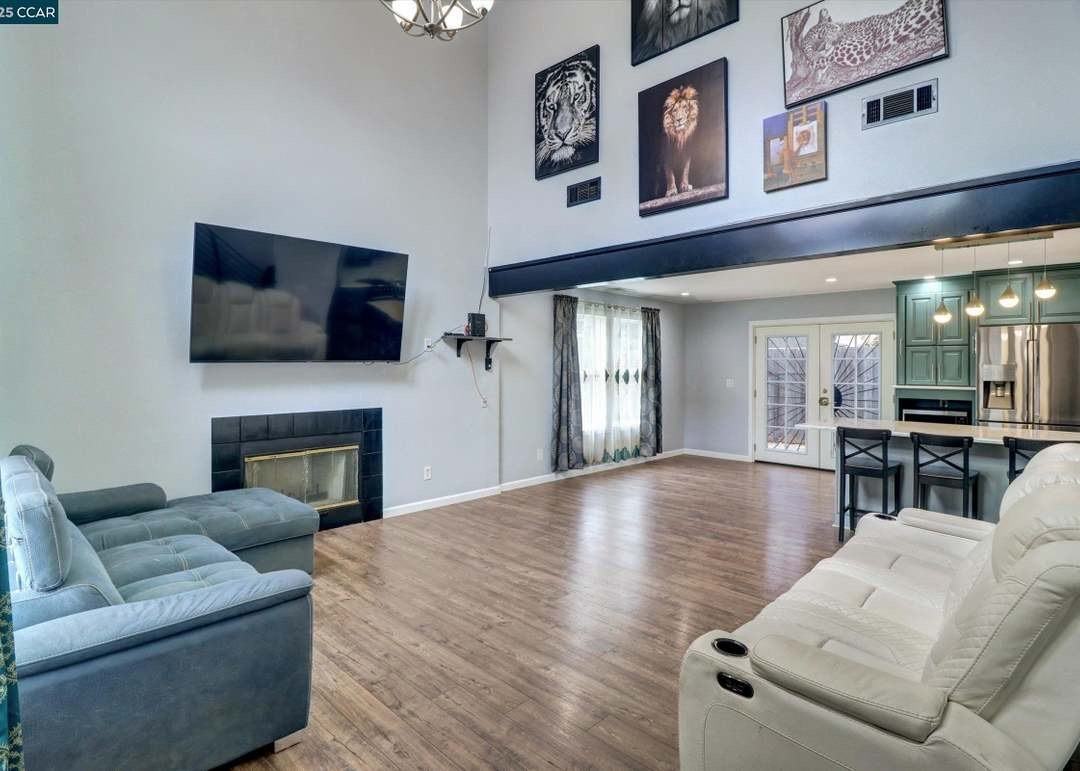 1745 Wood Pl - Photo 2 of 3