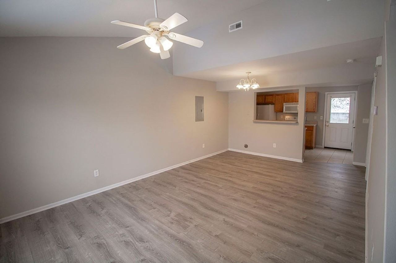 1413 Greensboro Dr - Photo 3 of 32