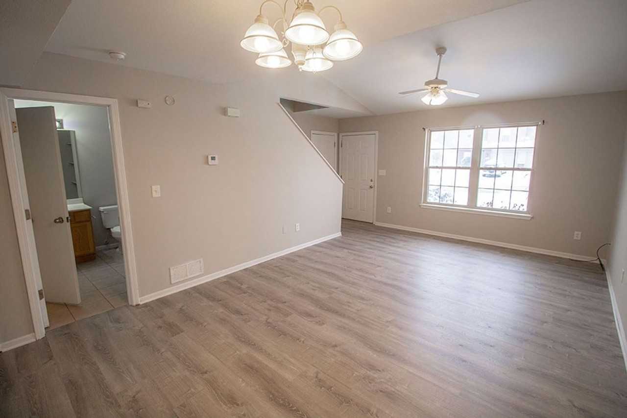 1413 Greensboro Dr - Photo 5 of 32