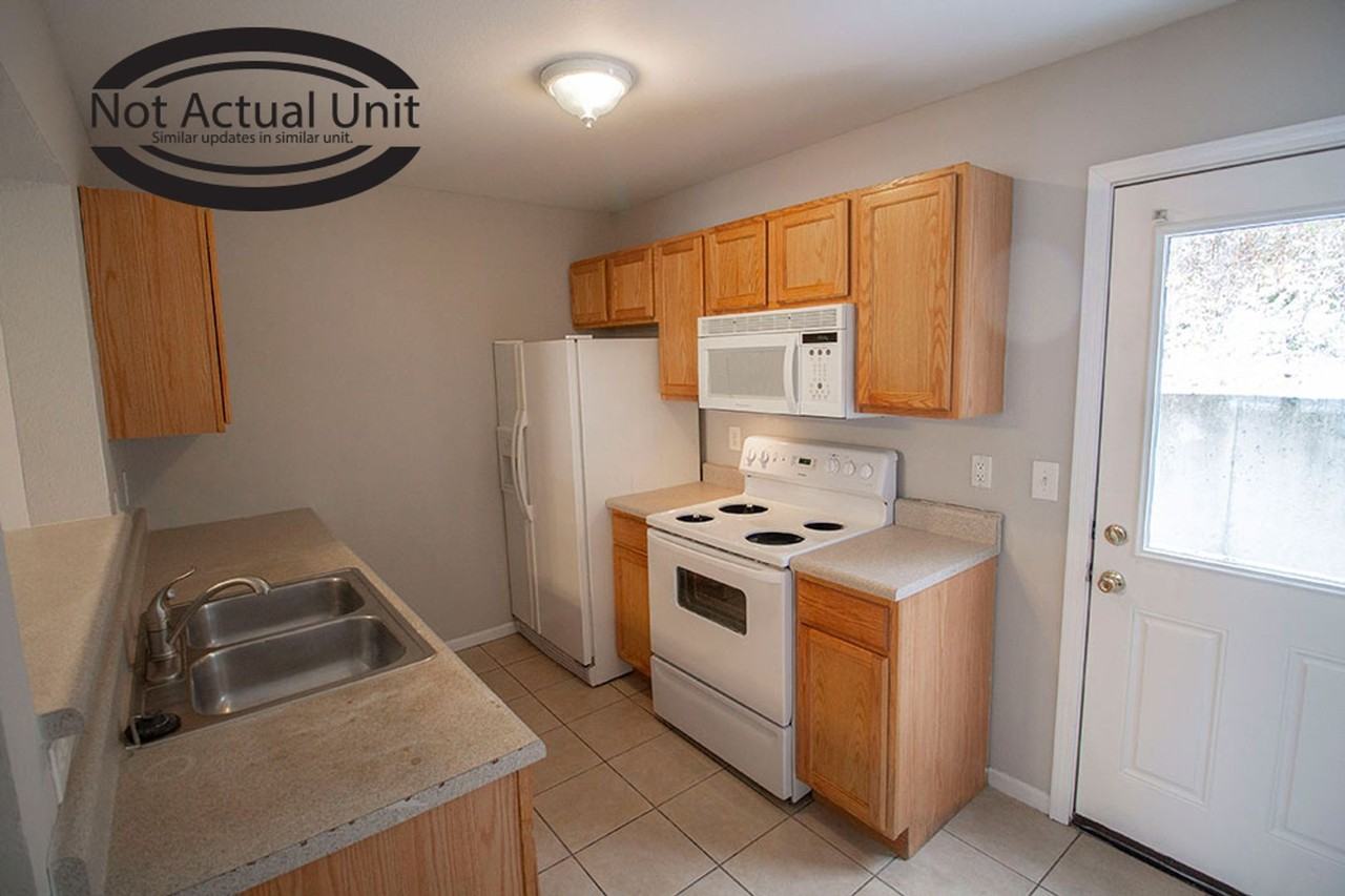 1427 Greensboro Dr - Photo 7 of 36