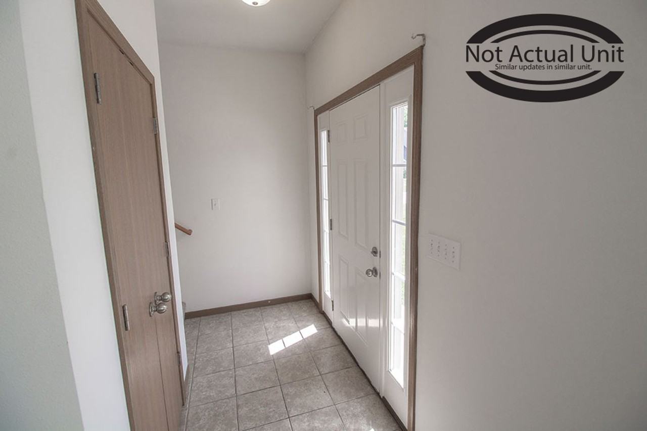 1615 Citadel Dr - Photo 4 of 33