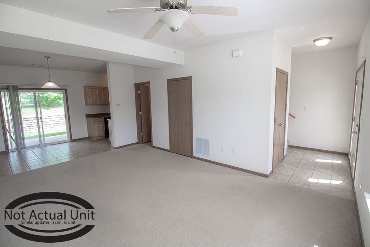 1615 Citadel Dr - Photo 6 of 33