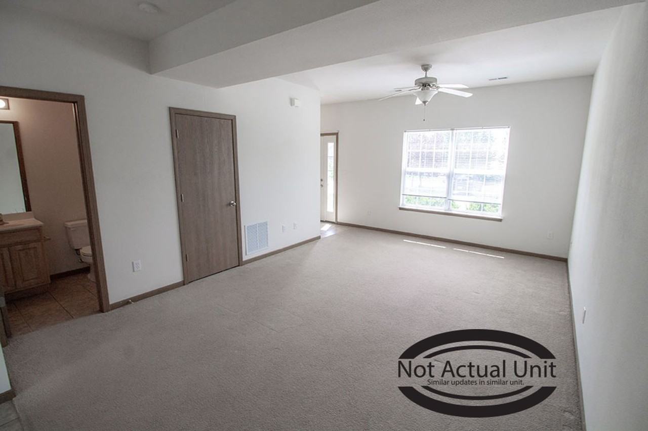 1615 Citadel Dr - Photo 7 of 33