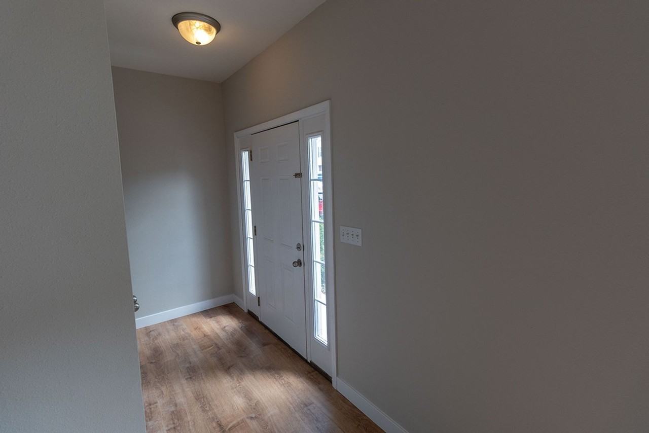 1633 Citadel Dr - Photo 4 of 21