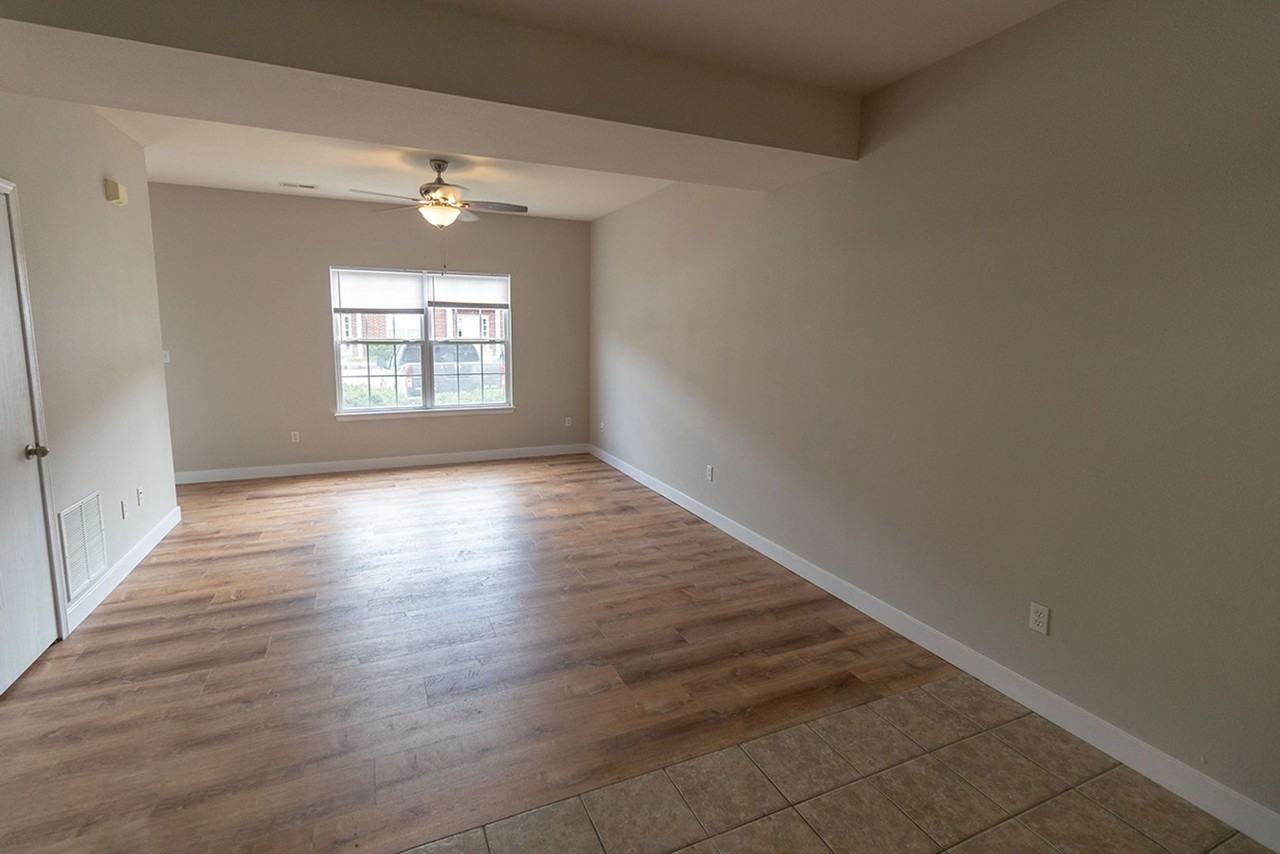 1633 Citadel Dr - Photo 6 of 21