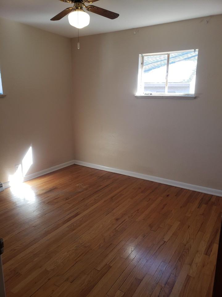 1140 Steele St - Photo 7 of 13