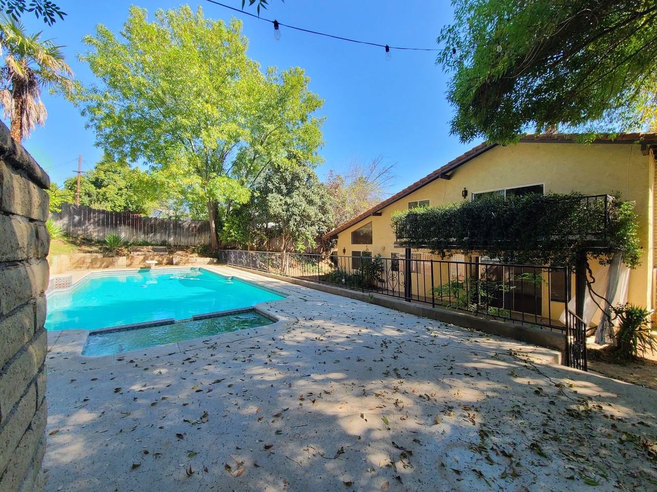 109 E Hilton Ave - Photo 2 of 24