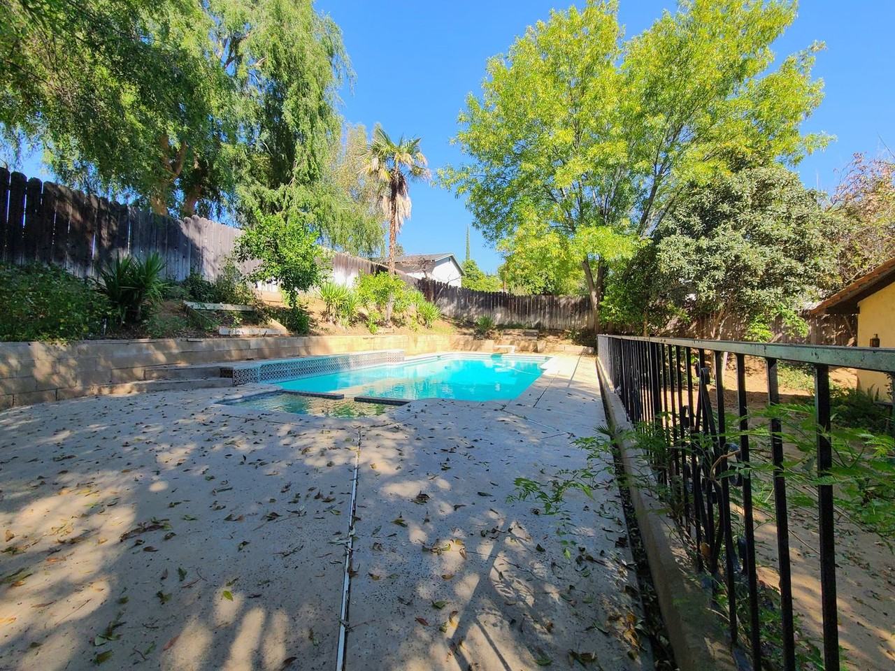 109 E Hilton Ave - Photo 3 of 24