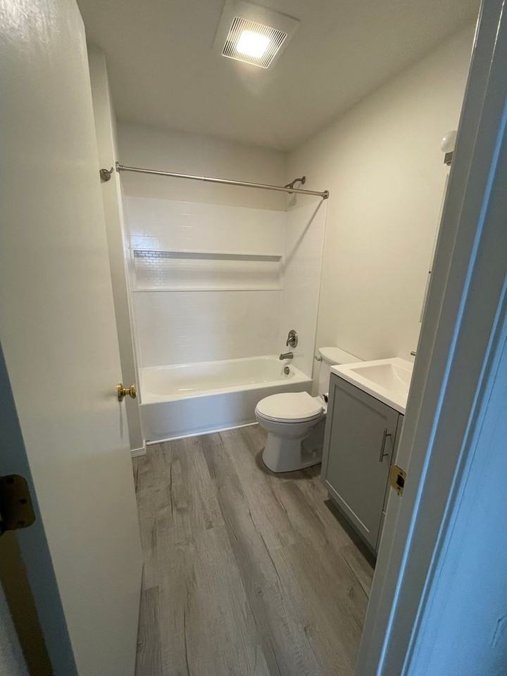 705 Waverly Pl #4 - Photo 4 of 7