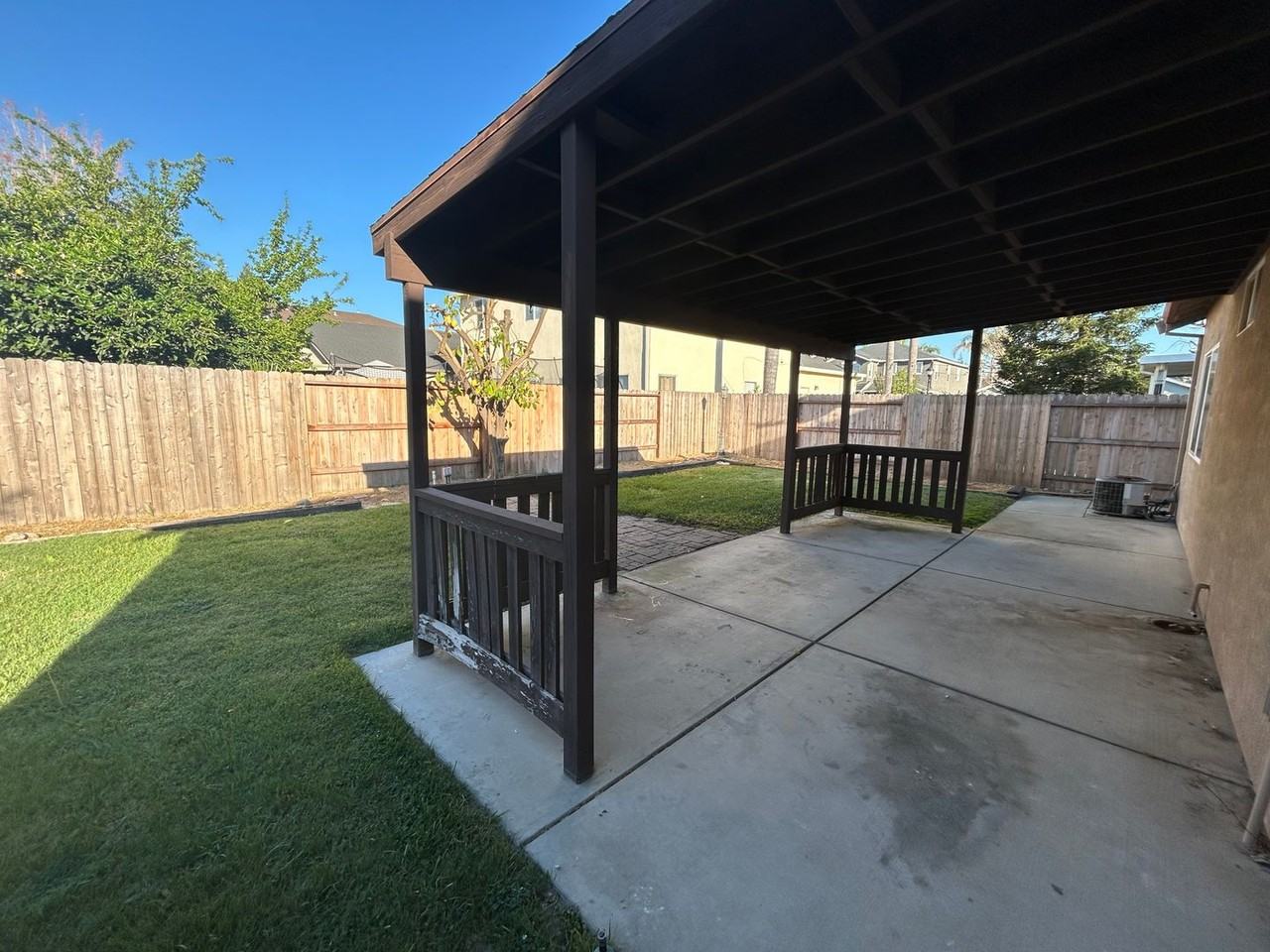 2541 Carnival Dr - Photo 7 of 10