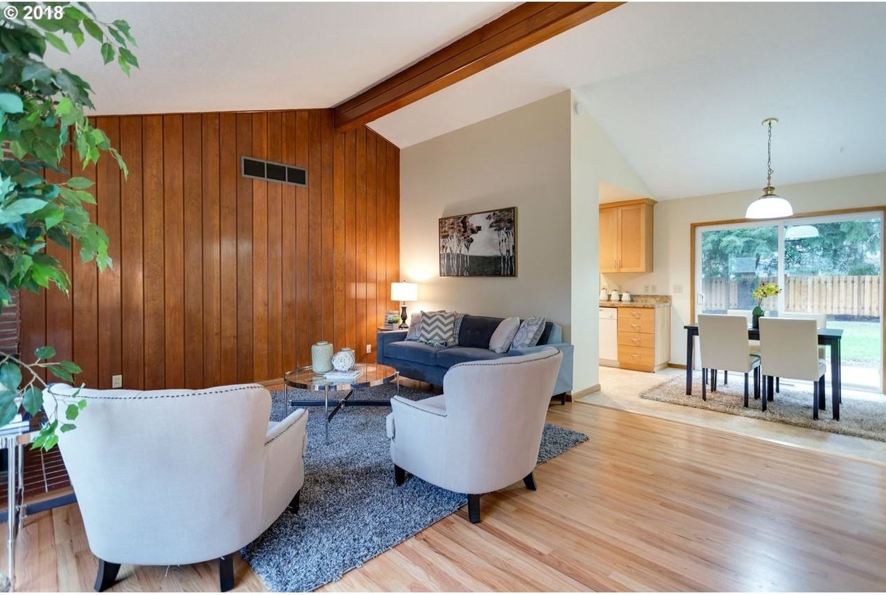 1960 Sw Huntington Ave - Photo 4 of 43