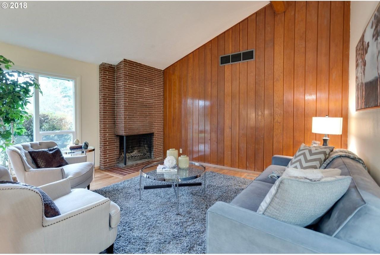 1960 Sw Huntington Ave - Photo 6 of 43