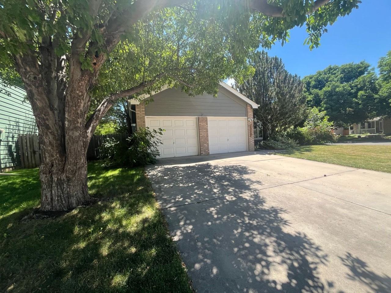 2215 Sunstone Dr - Photo 2 of 25