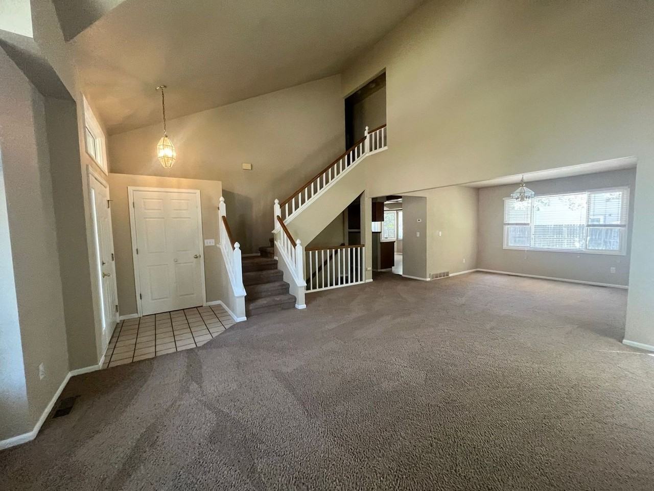 2215 Sunstone Dr - Photo 4 of 25