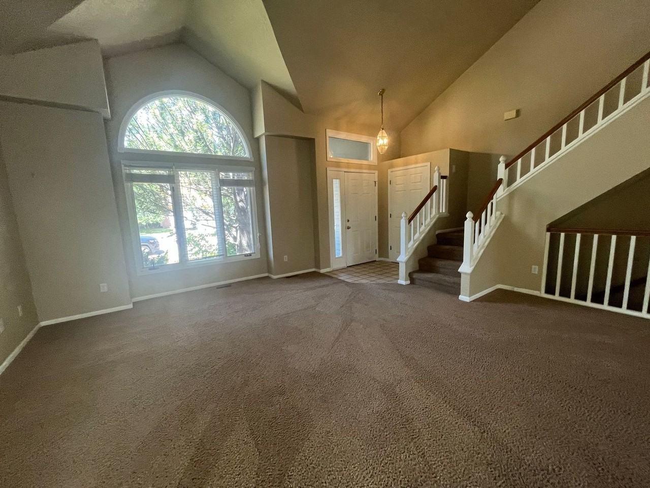 2215 Sunstone Dr - Photo 5 of 25