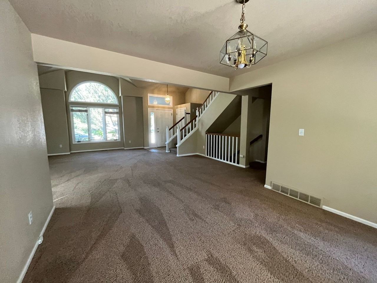 2215 Sunstone Dr - Photo 6 of 25