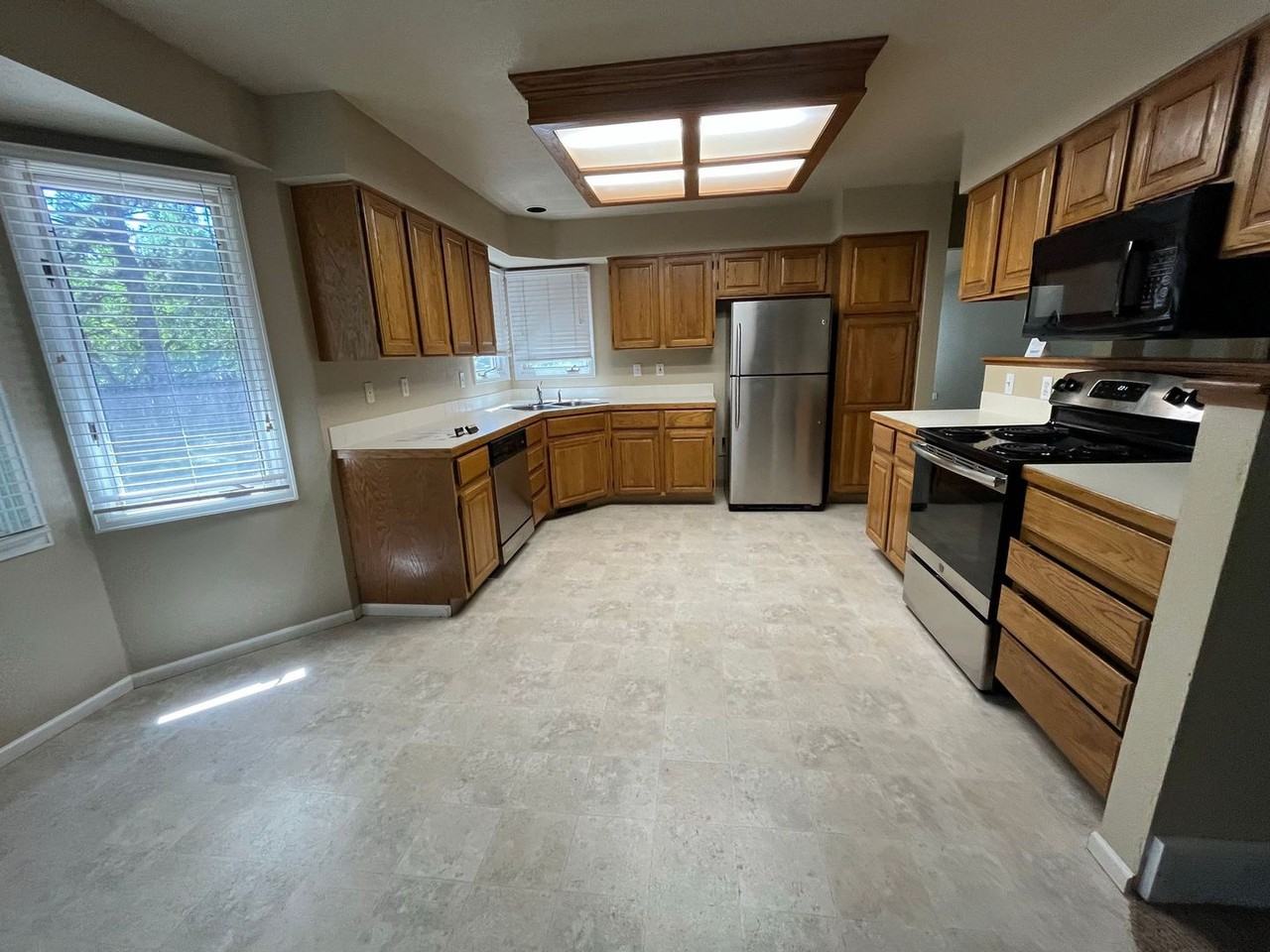 2215 Sunstone Dr - Photo 7 of 25