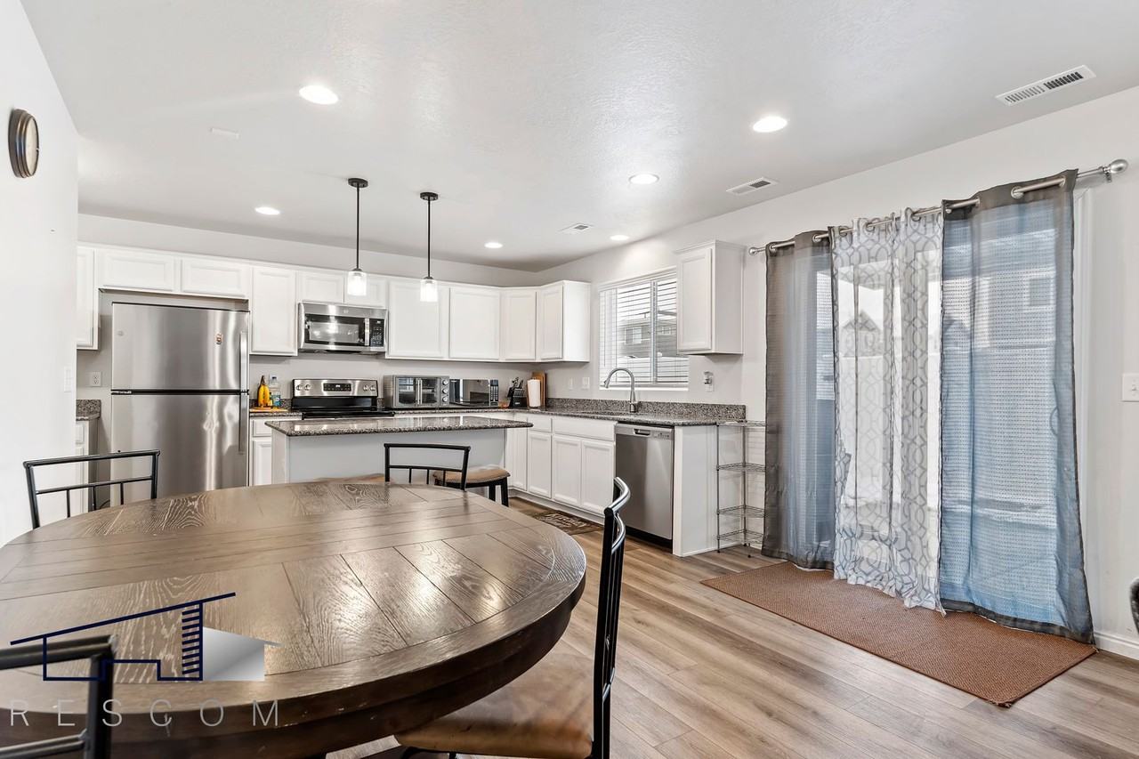 2914 W 3885 S - Photo 2 of 23