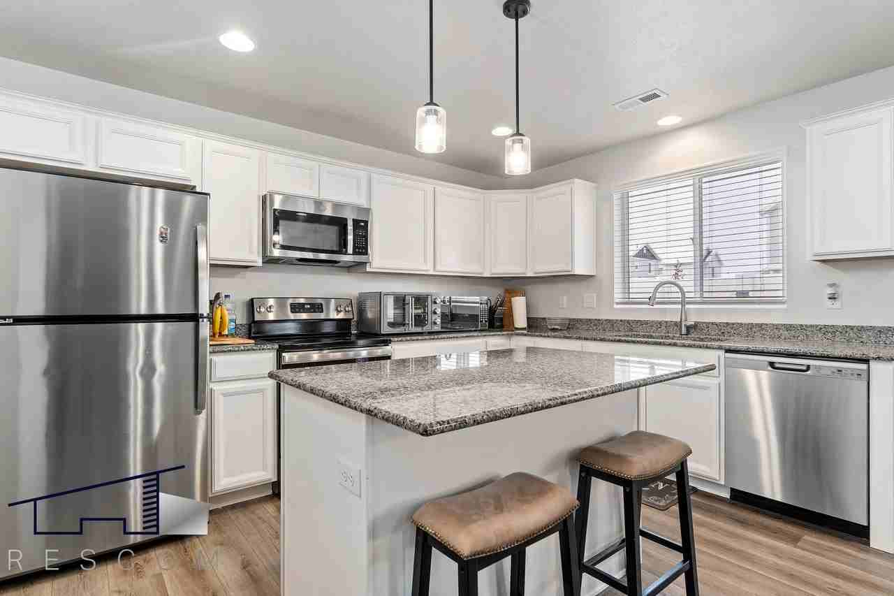 2914 W 3885 S - Photo 4 of 23