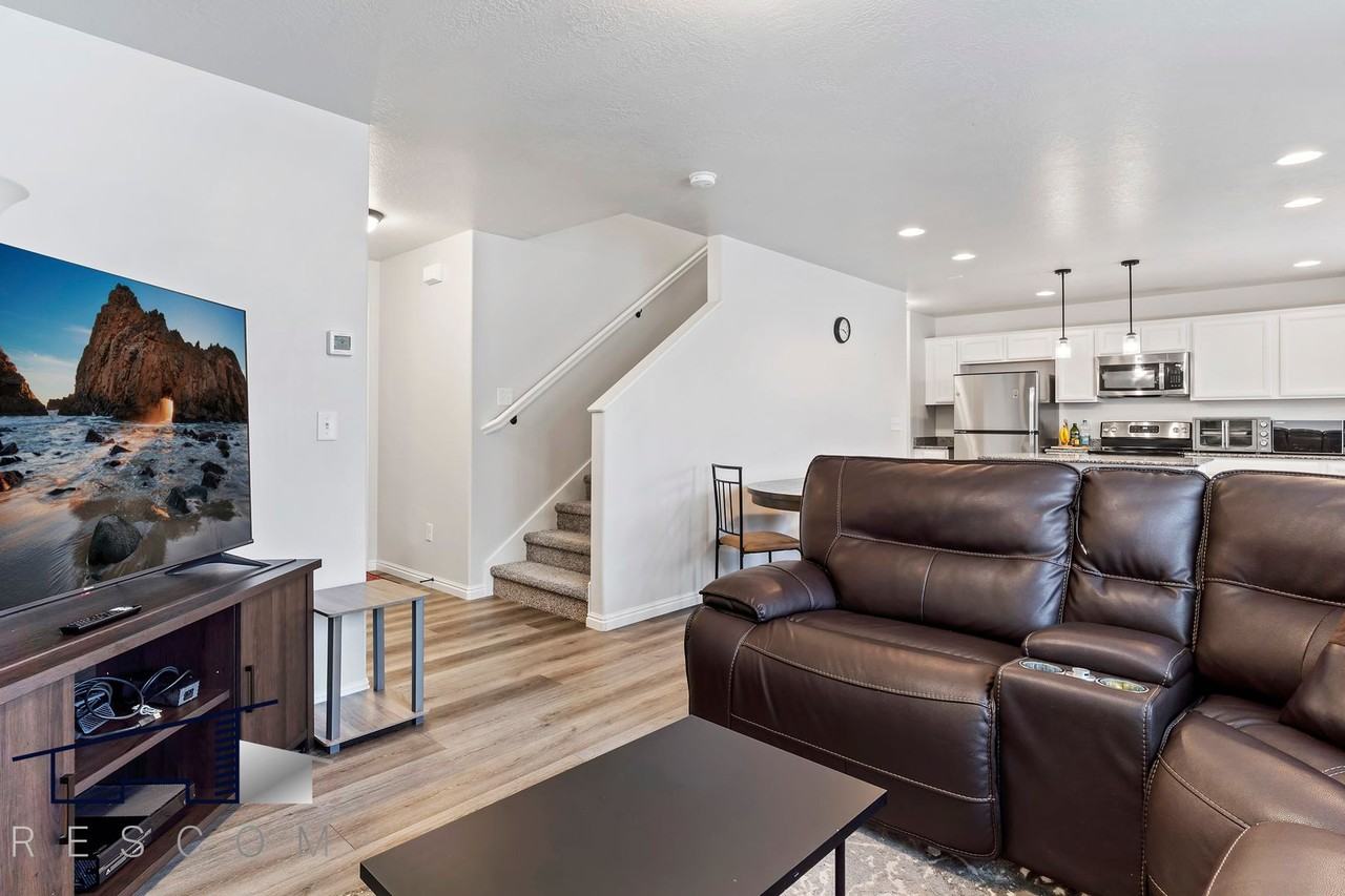 2914 W 3885 S - Photo 6 of 23