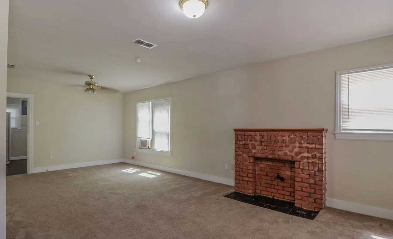 2113 22nd St - Photo 2 of 2