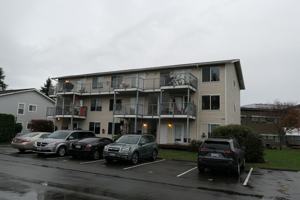 featured image of 2814 W Maplewood Ave