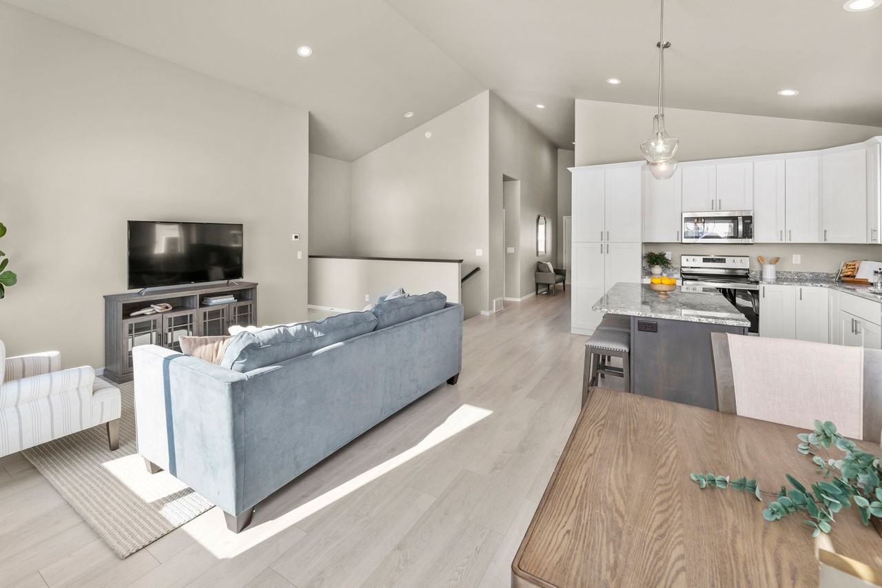 1140 27th Ave W - Photo 2 of 25