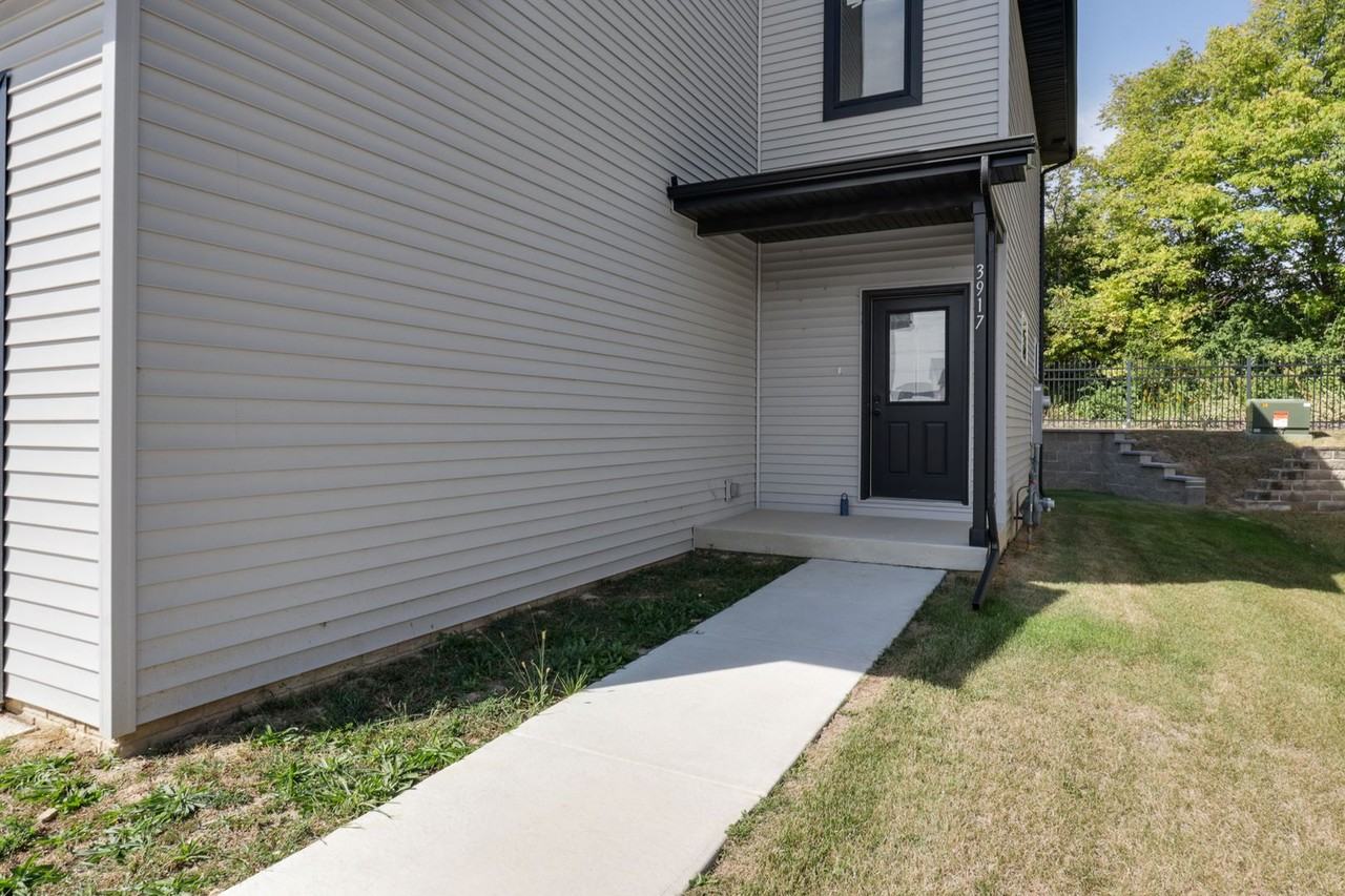 3918 Shasta Dr - Photo 2 of 39