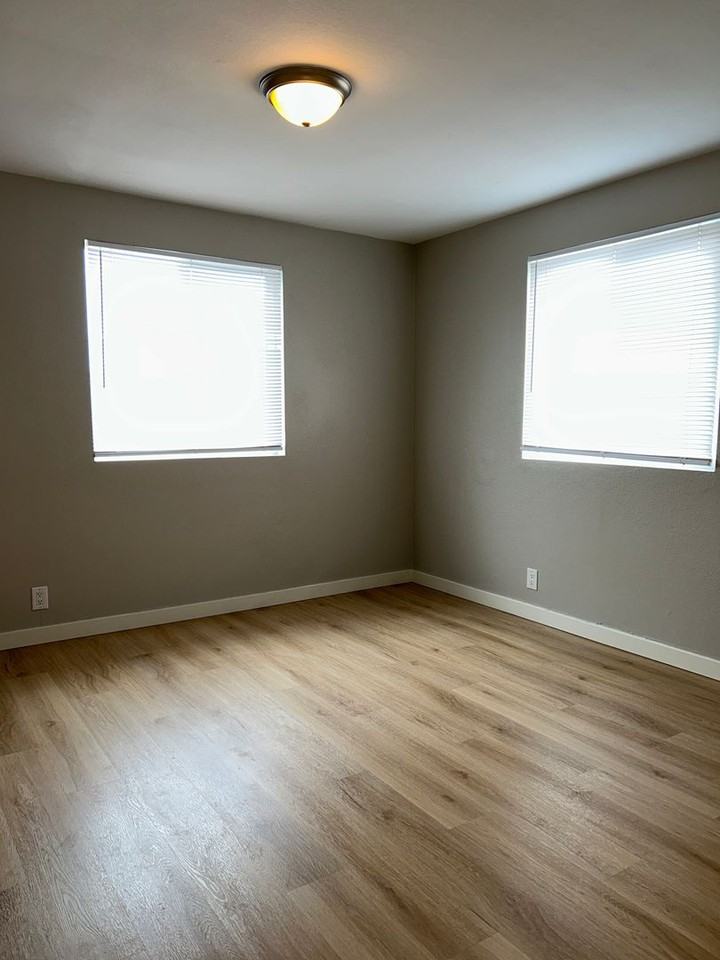 111 10th St Se - Photo 4 of 12