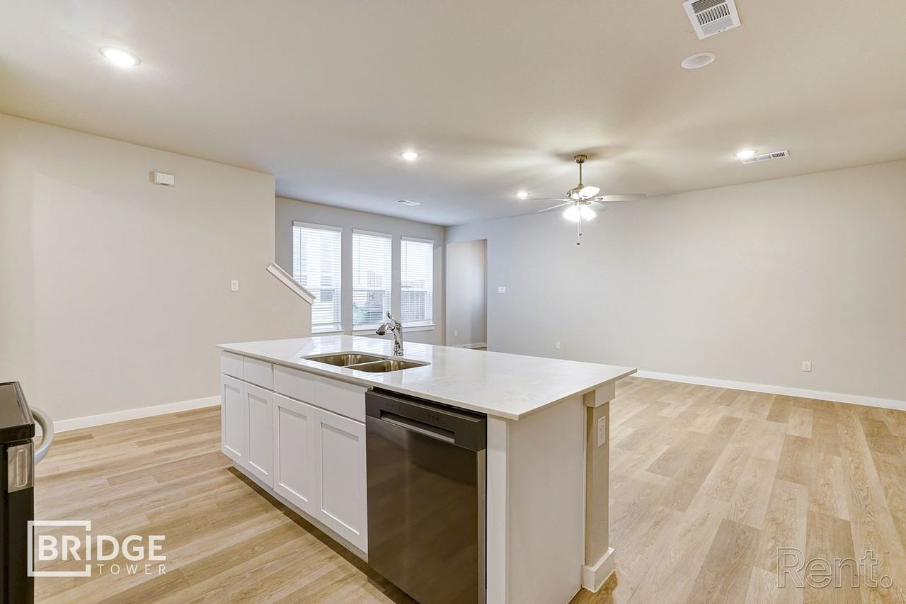 4144 Tobin Dr - Photo 3 of 22