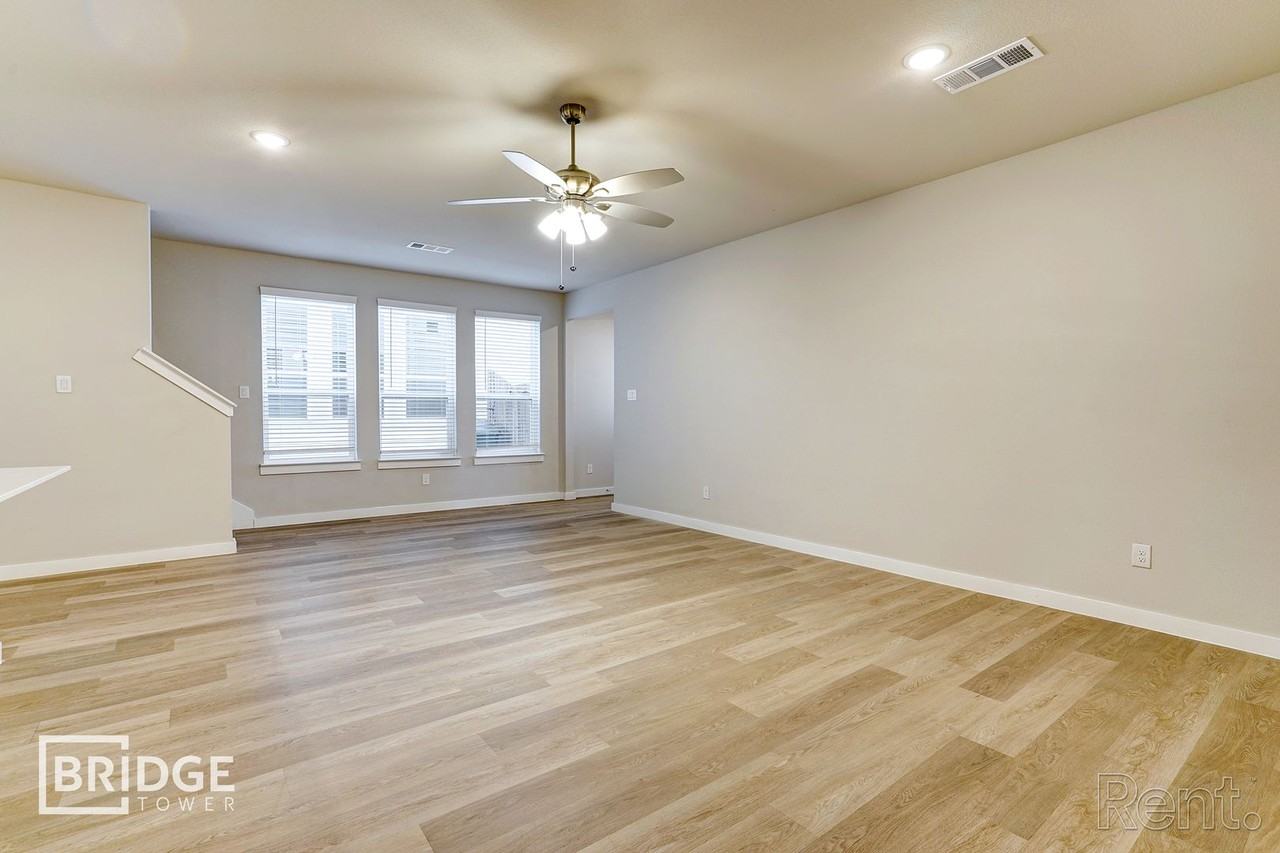 4144 Tobin Dr - Photo 4 of 22