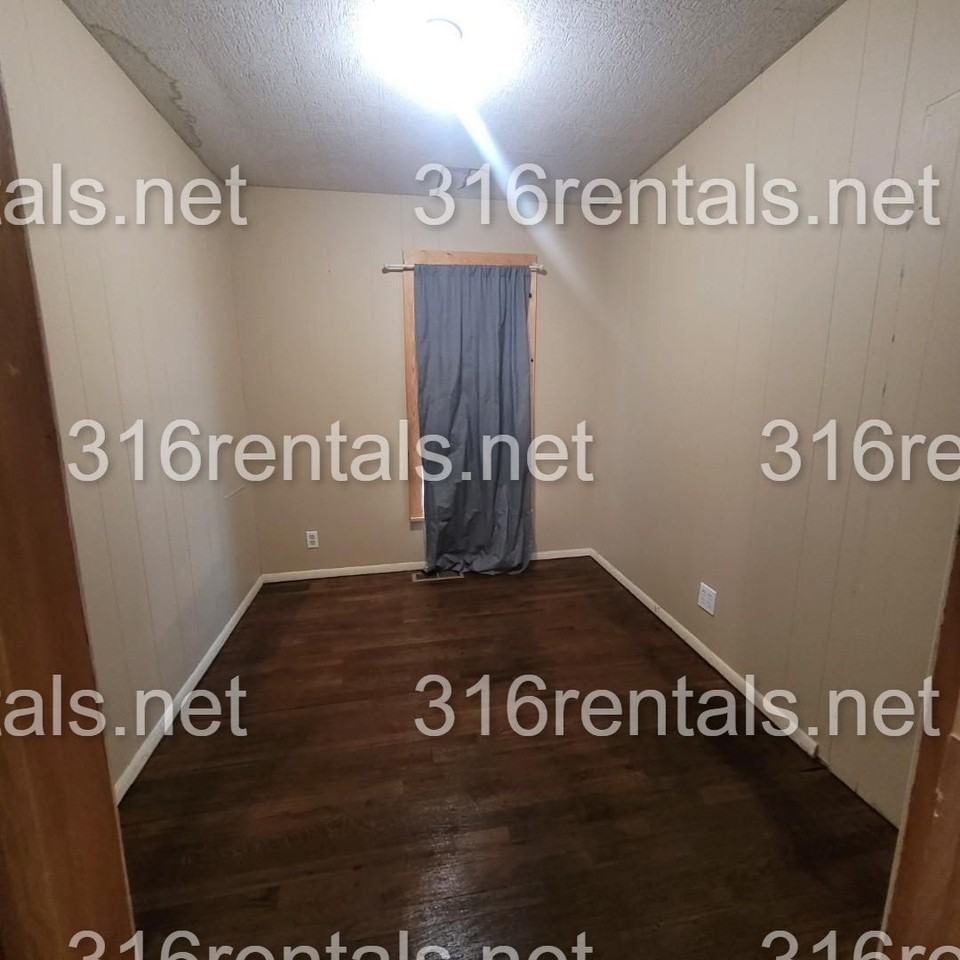 223 W 7th St - Photo 7 of 18