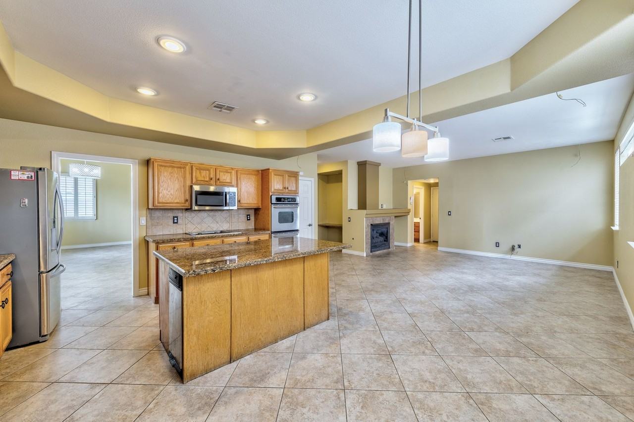 9408 Cloudcroft Ave - Photo 4 of 18