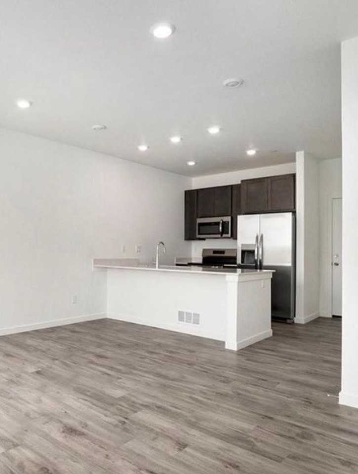 5492 Second Ave - Photo 5 of 20