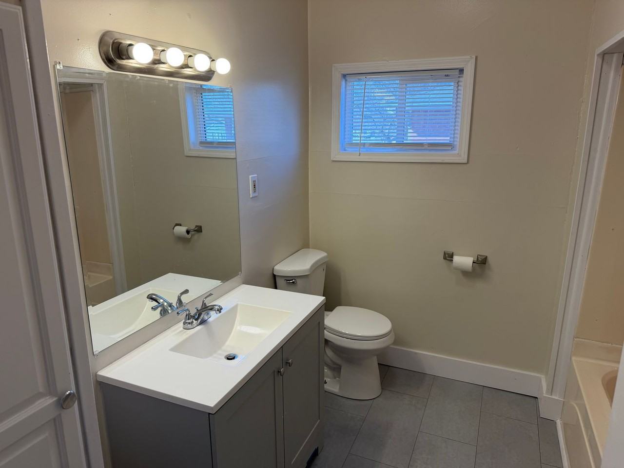 916 N 10th St - Photo 6 of 8