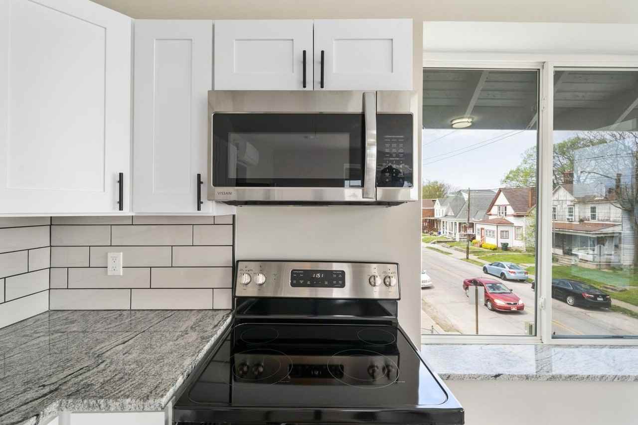 741 Sullivant Ave - Photo 4 of 23