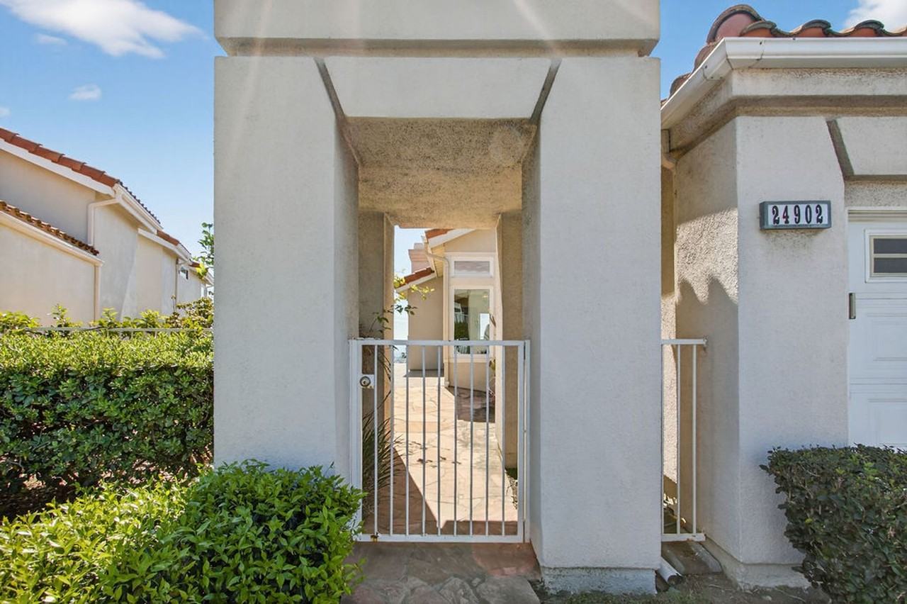 24902 Sea Crest Dr - Photo 2 of 50