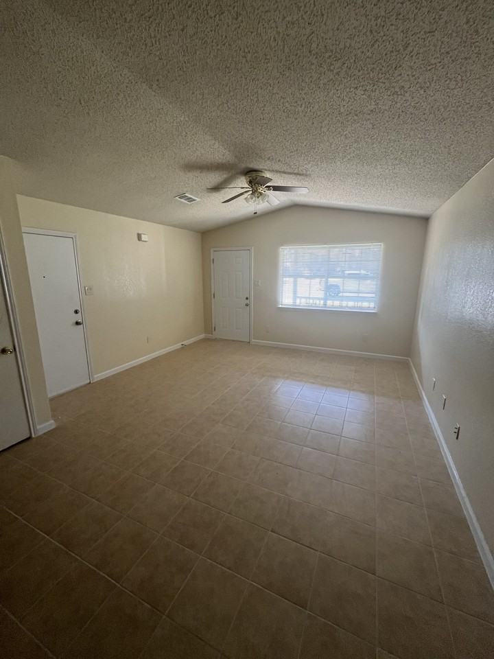 503 Angus Cir #A - Photo 3 of 23