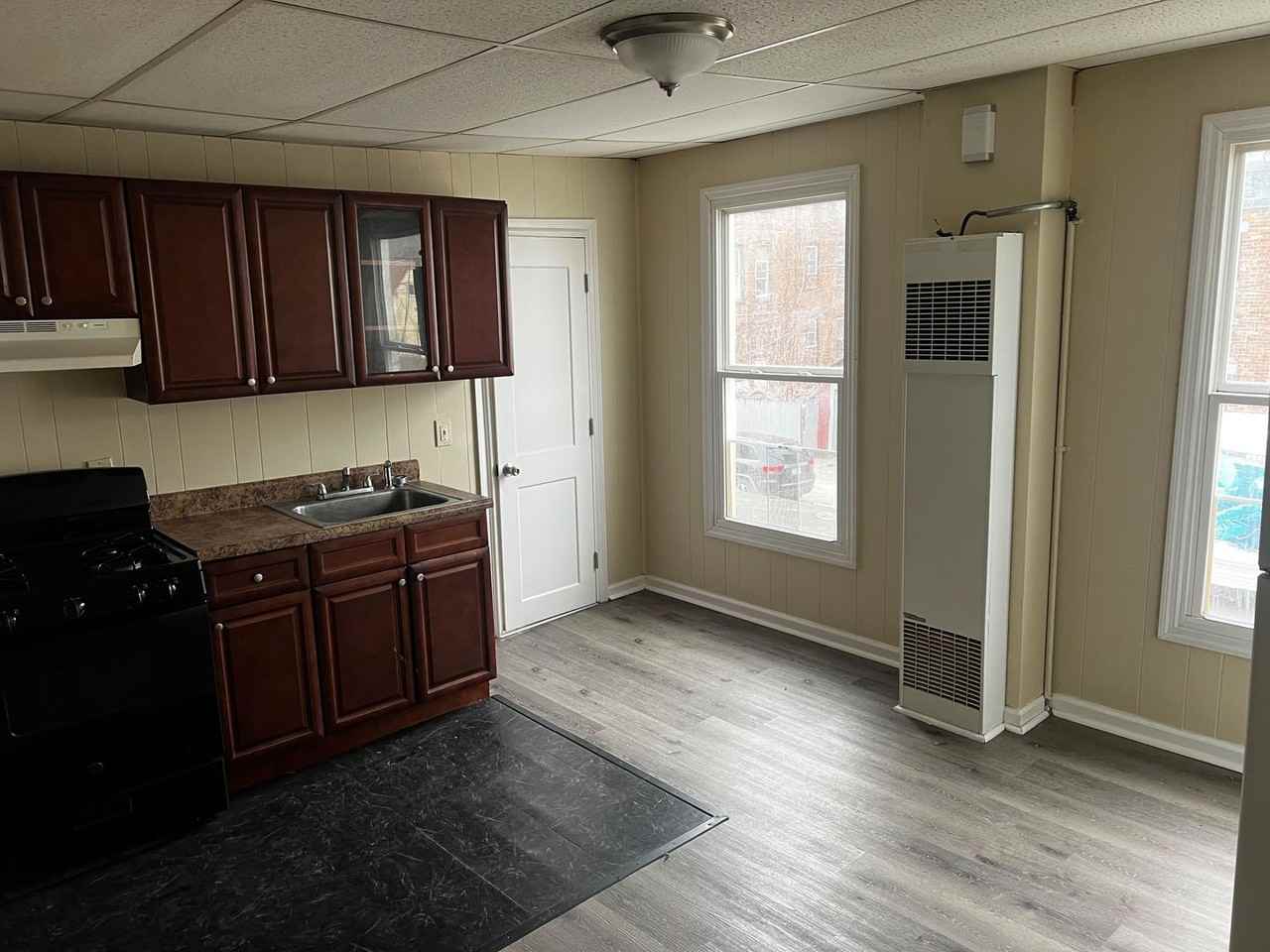 14 101st St - Photo 2 of 5