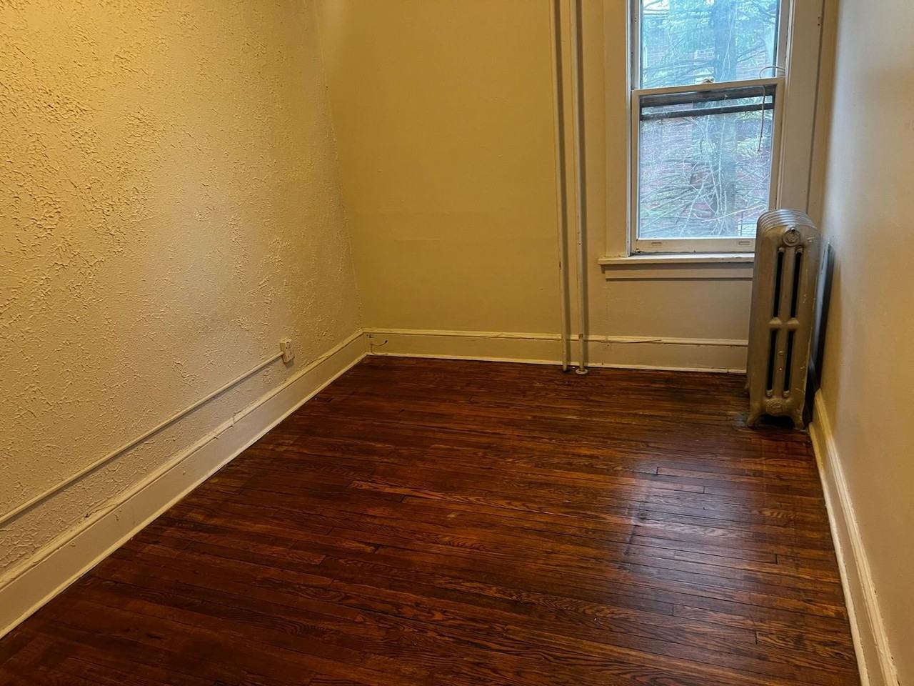 921 Park Ave - Photo 4 of 7