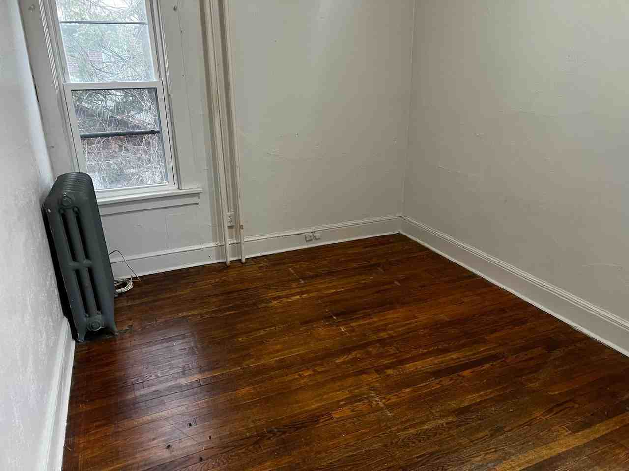 921 Park Ave - Photo 5 of 7